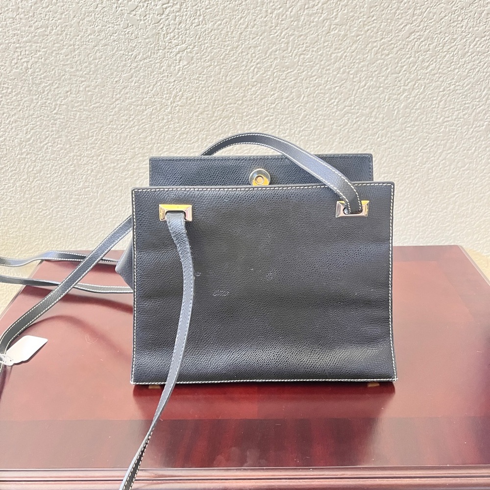 Salvatore Ferragamo Sleek Black Crossbody Bag with Minimalist Design